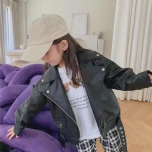 جاكيت جلد(اسود)  1سنة الى7 سنوات