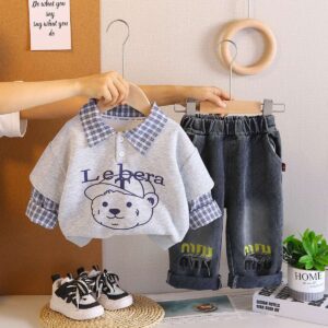 بدلة قطعتين اولاد لون رصاصي  من عمر 1سنة الي 4سنوات